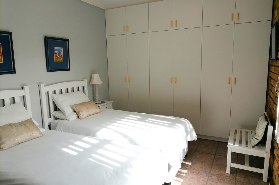 5 Bedroom Property for Sale in Stilbaai Wes Western Cape